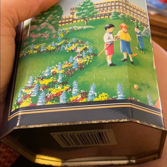 Lot of 2 Vntg Tins Hershey’s & Valleybrook Farms - Picture 9 of 9